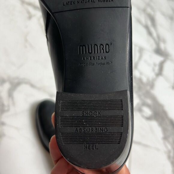 s-l400.jpg NWOB Munro Black Leather Heeled Loafers Size 7.5 N Narrow